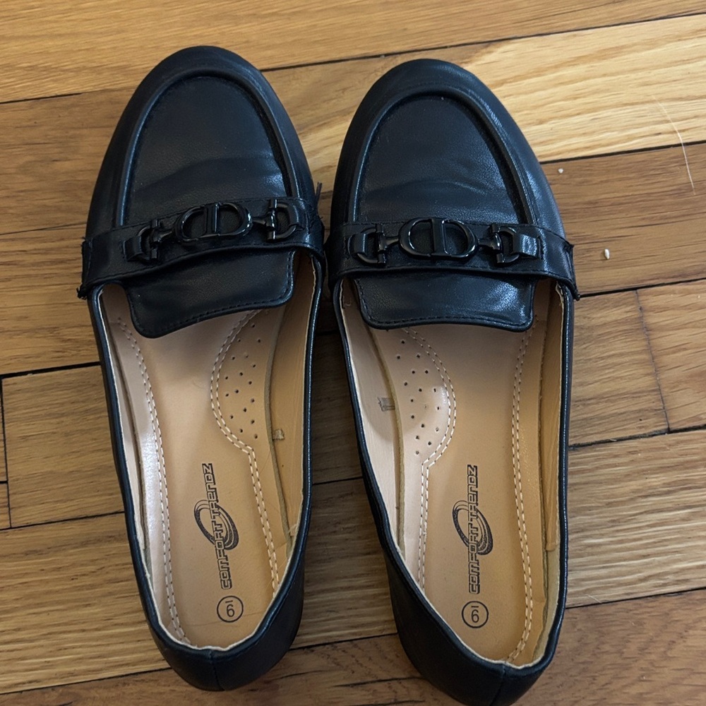 Chic Black Leather Loafers for Women